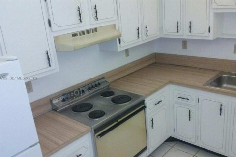 Condo in Plantation, Florida, 2 bedrooms  № 2030566 - photo 3