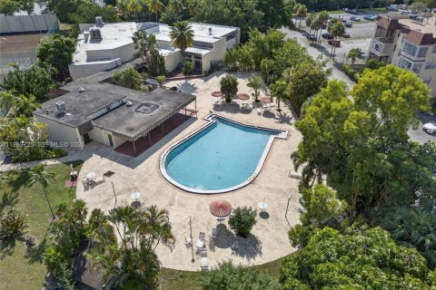 Condo in Plantation, Florida, 2 bedrooms  № 2030566 - photo 6