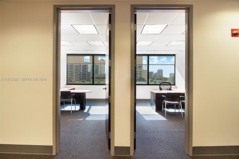 Propiedad comercial en venta en Miami, Florida № 2032800 - foto 5