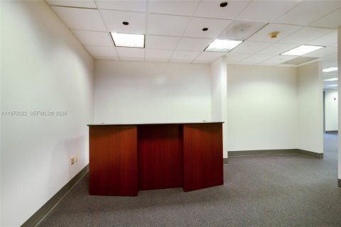 Propiedad comercial en venta en Miami, Florida № 2032800 - foto 2