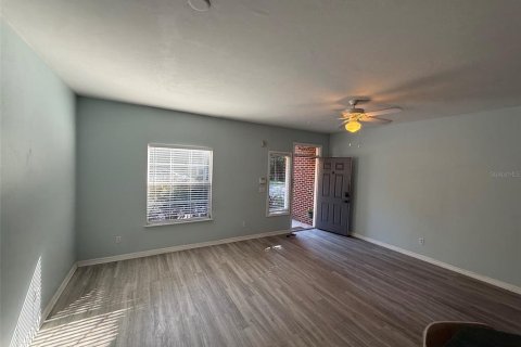 Touwnhouse à vendre à Gainesville, Floride: 3 chambres, 161.28 m2 № 2415223 - photo 4