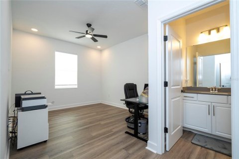 House in Apopka, Florida 4 bedrooms, 256.97 sq.m. № 2135691 - photo 28