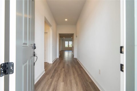 House in Apopka, Florida 4 bedrooms, 256.97 sq.m. № 2135691 - photo 3