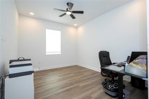 House in Apopka, Florida 4 bedrooms, 256.97 sq.m. № 2135691 - photo 27
