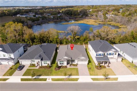 House in Apopka, Florida 4 bedrooms, 256.97 sq.m. № 2135691 - photo 2