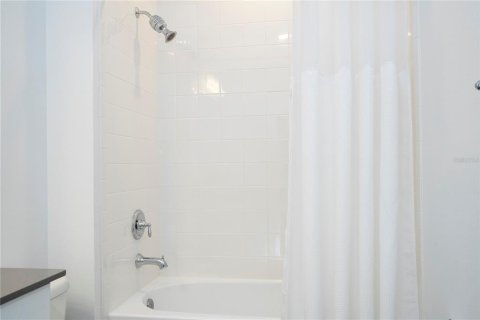 House in Apopka, Florida 4 bedrooms, 256.97 sq.m. № 2135691 - photo 30