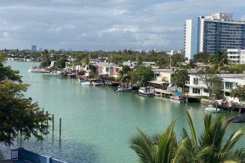 Condominio en venta en Miami Beach, Florida, 2 dormitorios, 102.29 m2 № 2153983 - foto 3