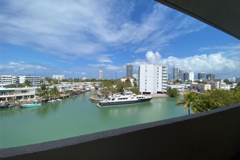 Condominio en venta en Miami Beach, Florida, 2 dormitorios, 102.29 m2 № 2153983 - foto 2
