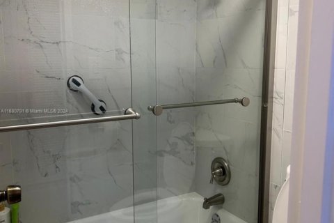Снять в аренду квартиру в Майами-Бич, Флорида 1 спальня, 80.36м2, № 1958850 - фото 14