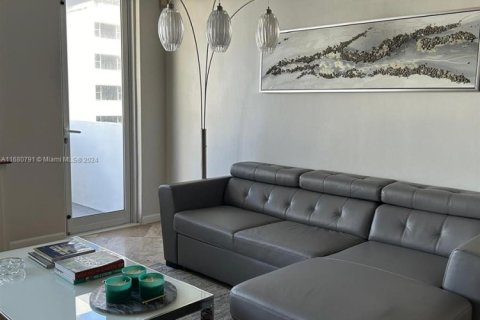 Снять в аренду квартиру в Майами-Бич, Флорида 1 спальня, 80.36м2, № 1958850 - фото 6