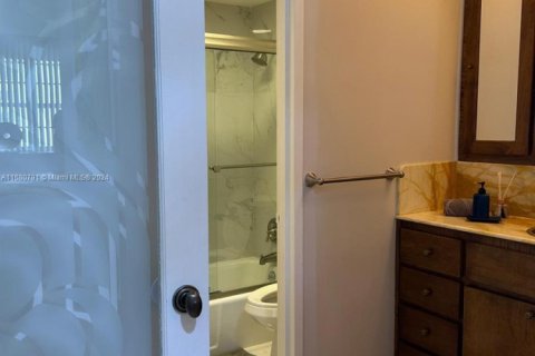 Снять в аренду квартиру в Майами-Бич, Флорида 1 спальня, 80.36м2, № 1958850 - фото 15