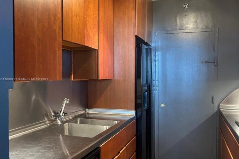 Снять в аренду квартиру в Майами-Бич, Флорида 1 спальня, 80.36м2, № 1958850 - фото 25