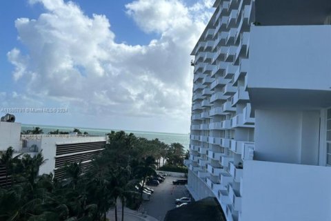 Снять в аренду квартиру в Майами-Бич, Флорида 1 спальня, 80.36м2, № 1958850 - фото 29