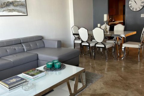 Снять в аренду квартиру в Майами-Бич, Флорида 1 спальня, 80.36м2, № 1958850 - фото 3