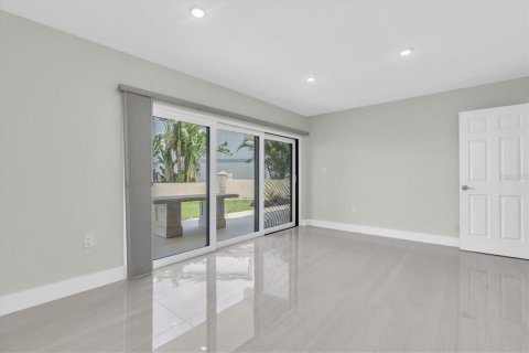 Condominio en venta en Saint Petersburg, Florida, 2 dormitorios, 122.17 m2 № 1833026 - foto 18
