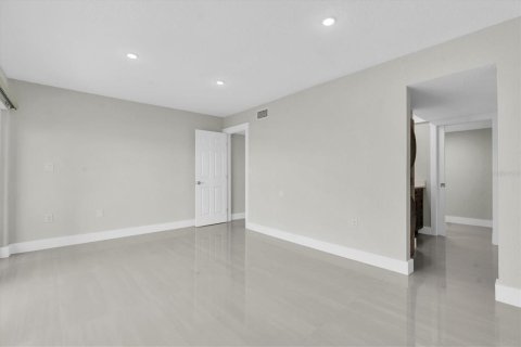 Condominio en venta en Saint Petersburg, Florida, 2 dormitorios, 122.17 m2 № 1833026 - foto 19