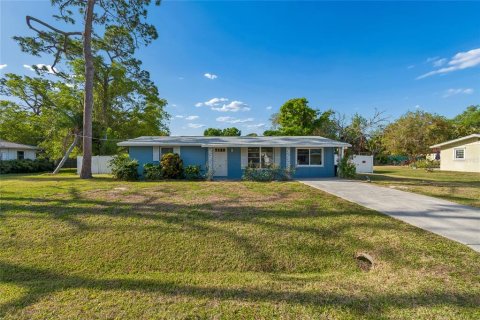 House in Sarasota, Florida 3 bedrooms, 103.86 sq.m. № 2230149 - photo 5