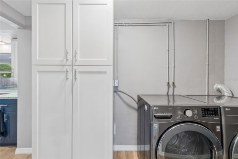 House in Sarasota, Florida 3 bedrooms, 103.86 sq.m. № 2230149 - photo 22
