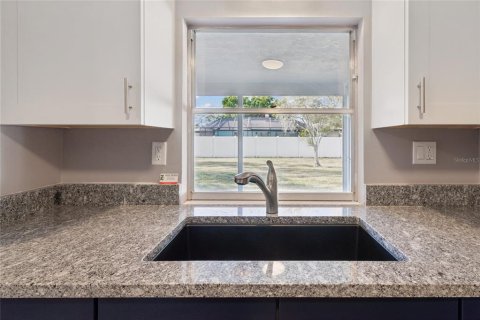 House in Sarasota, Florida 3 bedrooms, 103.86 sq.m. № 2230149 - photo 17