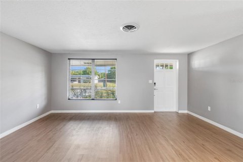 House in Sarasota, Florida 3 bedrooms, 103.86 sq.m. № 2230149 - photo 9