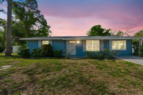 House in Sarasota, Florida 3 bedrooms, 103.86 sq.m. № 2230149