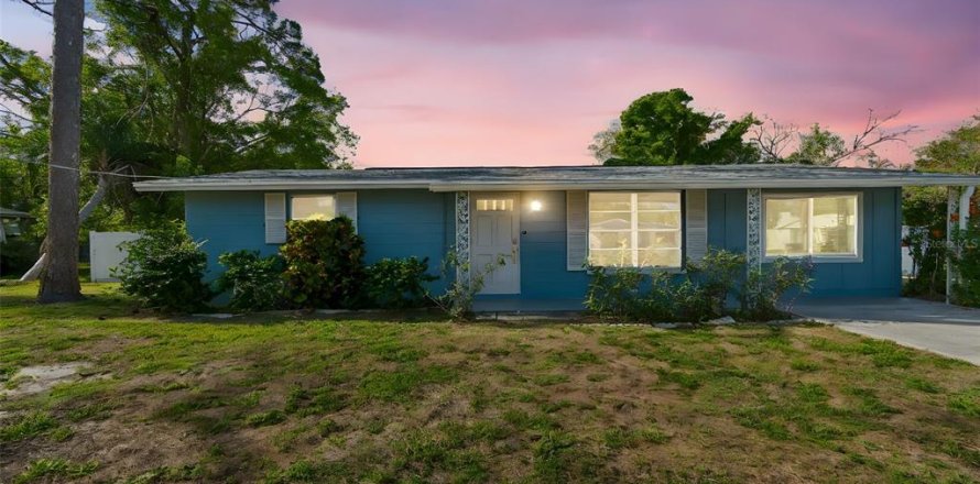 House in Sarasota, Florida 3 bedrooms, 103.86 sq.m. № 2230149