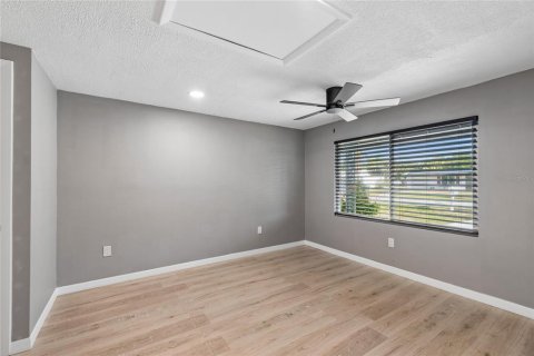 House in Sarasota, Florida 3 bedrooms, 103.86 sq.m. № 2230149 - photo 10