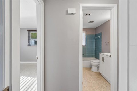 House in Sarasota, Florida 3 bedrooms, 103.86 sq.m. № 2230149 - photo 30