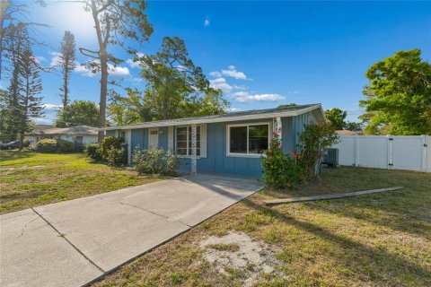 House in Sarasota, Florida 3 bedrooms, 103.86 sq.m. № 2230149 - photo 4