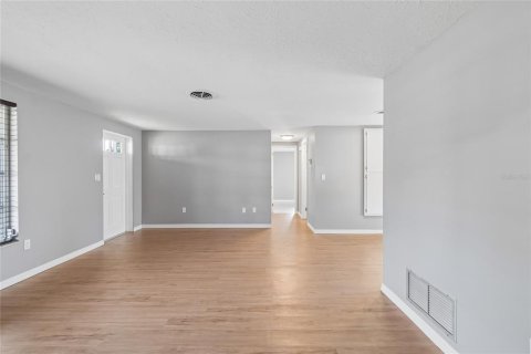 House in Sarasota, Florida 3 bedrooms, 103.86 sq.m. № 2230149 - photo 13