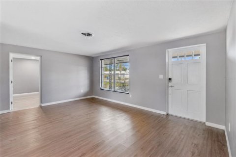 House in Sarasota, Florida 3 bedrooms, 103.86 sq.m. № 2230149 - photo 8
