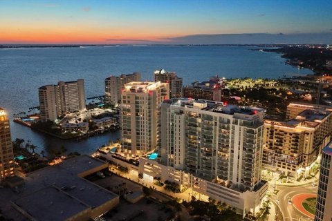 Condominio en venta en Sarasota, Florida, 2 dormitorios, 156.91 m2 № 1894682 - foto 1
