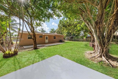 House in Hollywood, Florida 3 bedrooms, 117.34 sq.m. № 1665068 - photo 27