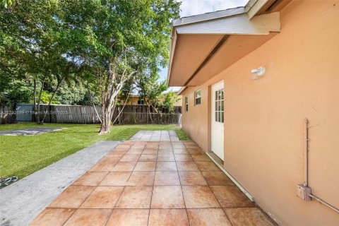 House in Hollywood, Florida 3 bedrooms, 117.34 sq.m. № 1665068 - photo 20