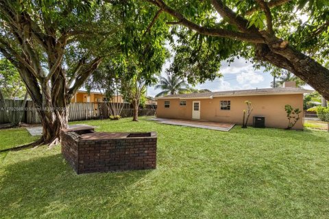 House in Hollywood, Florida 3 bedrooms, 117.34 sq.m. № 1665068 - photo 26