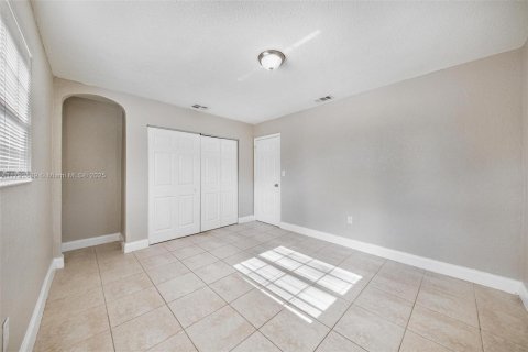 House in Hollywood, Florida 3 bedrooms, 117.34 sq.m. № 1665068 - photo 19