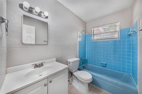 House in Hollywood, Florida 3 bedrooms, 117.34 sq.m. № 1665068 - photo 13