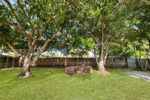 House in Hollywood, Florida 3 bedrooms, 117.34 sq.m. № 1665068 - photo 22