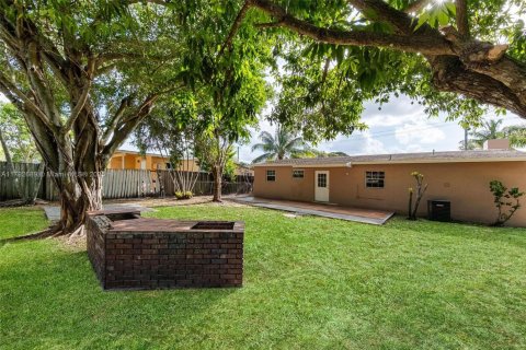 House in Hollywood, Florida 3 bedrooms, 117.34 sq.m. № 1665068 - photo 25