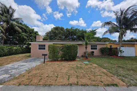 House in Hollywood, Florida 3 bedrooms, 117.34 sq.m. № 1665068 - photo 1