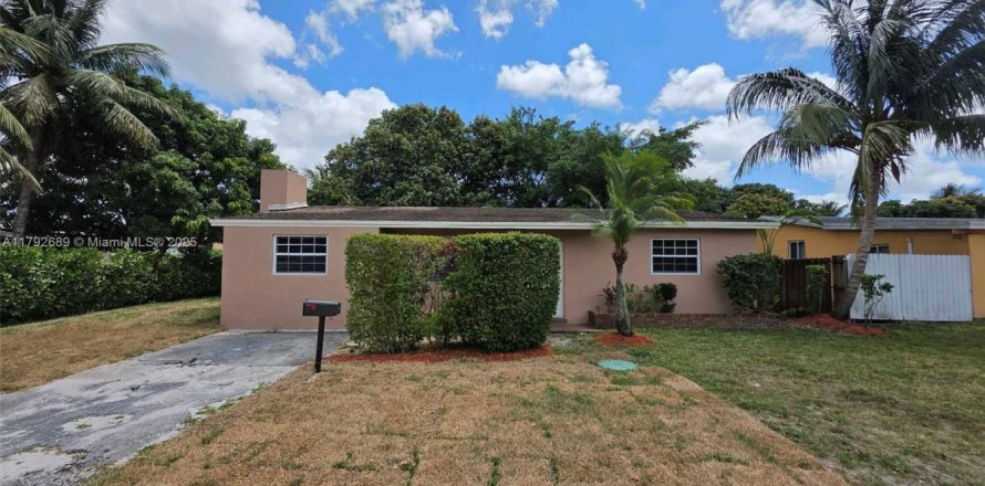 Villa ou maison à Hollywood, Floride 3 chambres, 117.34 m2 № 1665068
