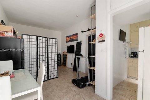 Commercial property in Miami Beach, Florida 185.71 sq.m. № 1802583 - photo 14