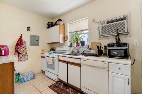 Commercial property in Miami Beach, Florida 185.71 sq.m. № 1802583 - photo 26