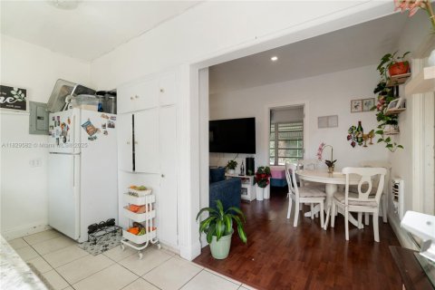 Commercial property in Miami Beach, Florida 185.71 sq.m. № 1802583 - photo 4