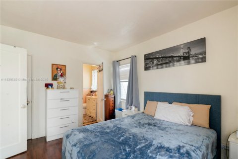 Commercial property in Miami Beach, Florida 185.71 sq.m. № 1802583 - photo 11