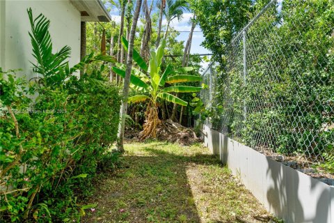 Commercial property in Miami Beach, Florida 185.71 sq.m. № 1802583 - photo 21