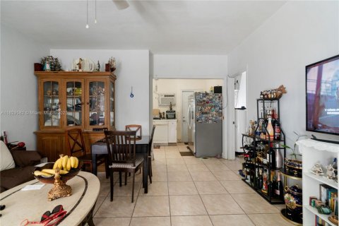 Commercial property in Miami Beach, Florida 185.71 sq.m. № 1802583 - photo 25