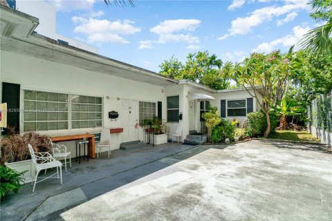 Commercial property in Miami Beach, Florida 185.71 sq.m. № 1802583 - photo 23