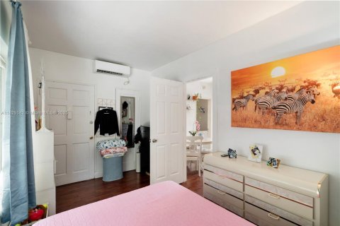 Commercial property in Miami Beach, Florida 185.71 sq.m. № 1802583 - photo 8