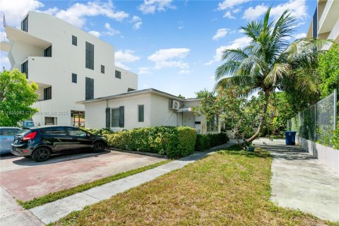 Commercial property in Miami Beach, Florida 185.71 sq.m. № 1802583 - photo 2